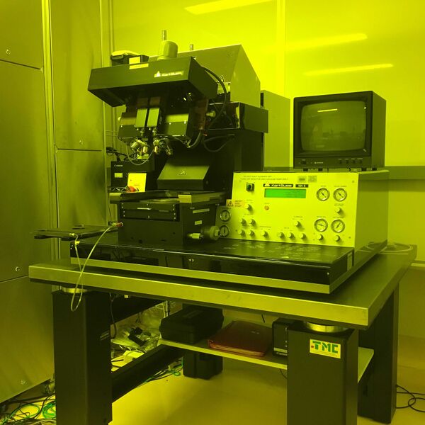 File:Mask-Aligner Suss-MicroTec-MA6.jpg